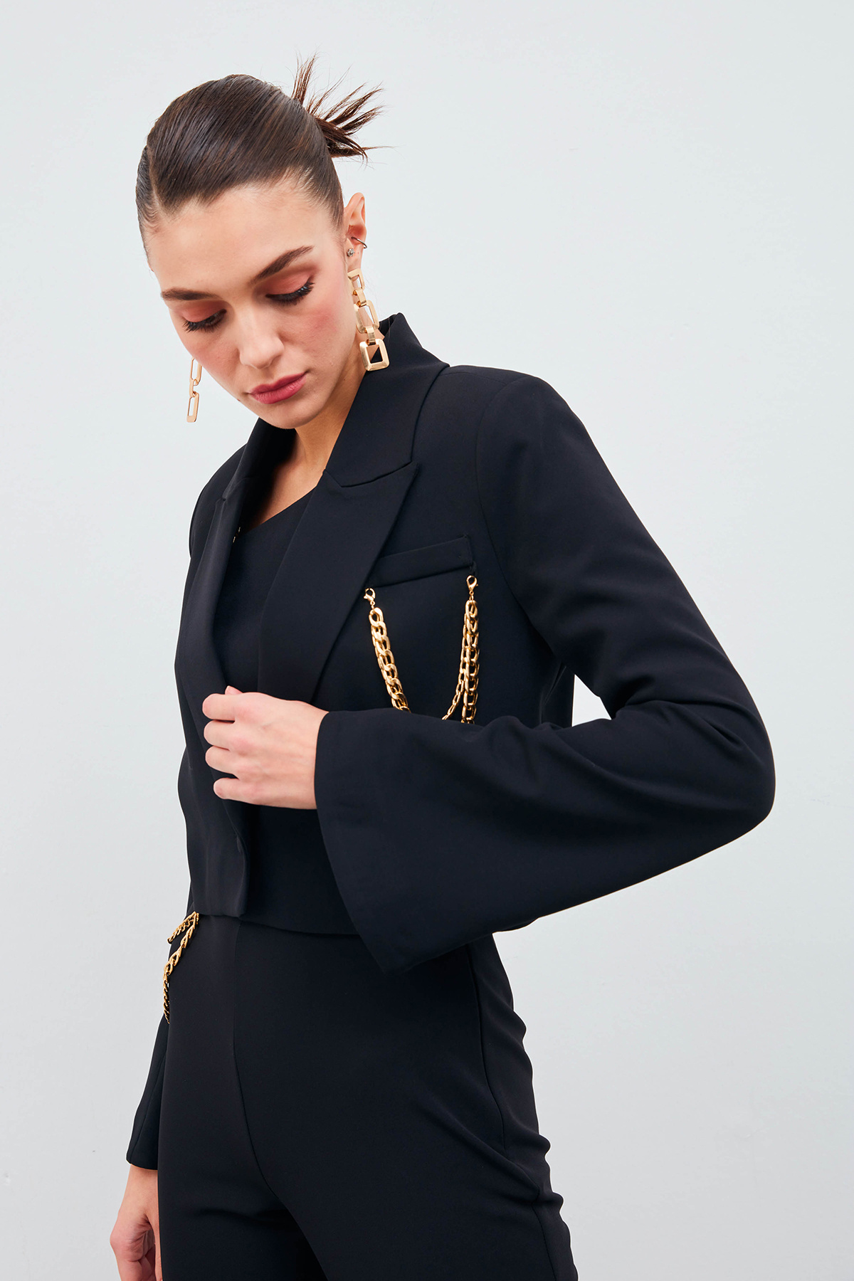 Geniş Kol Detaylı Aksesuarlı Ceket - SİYAH