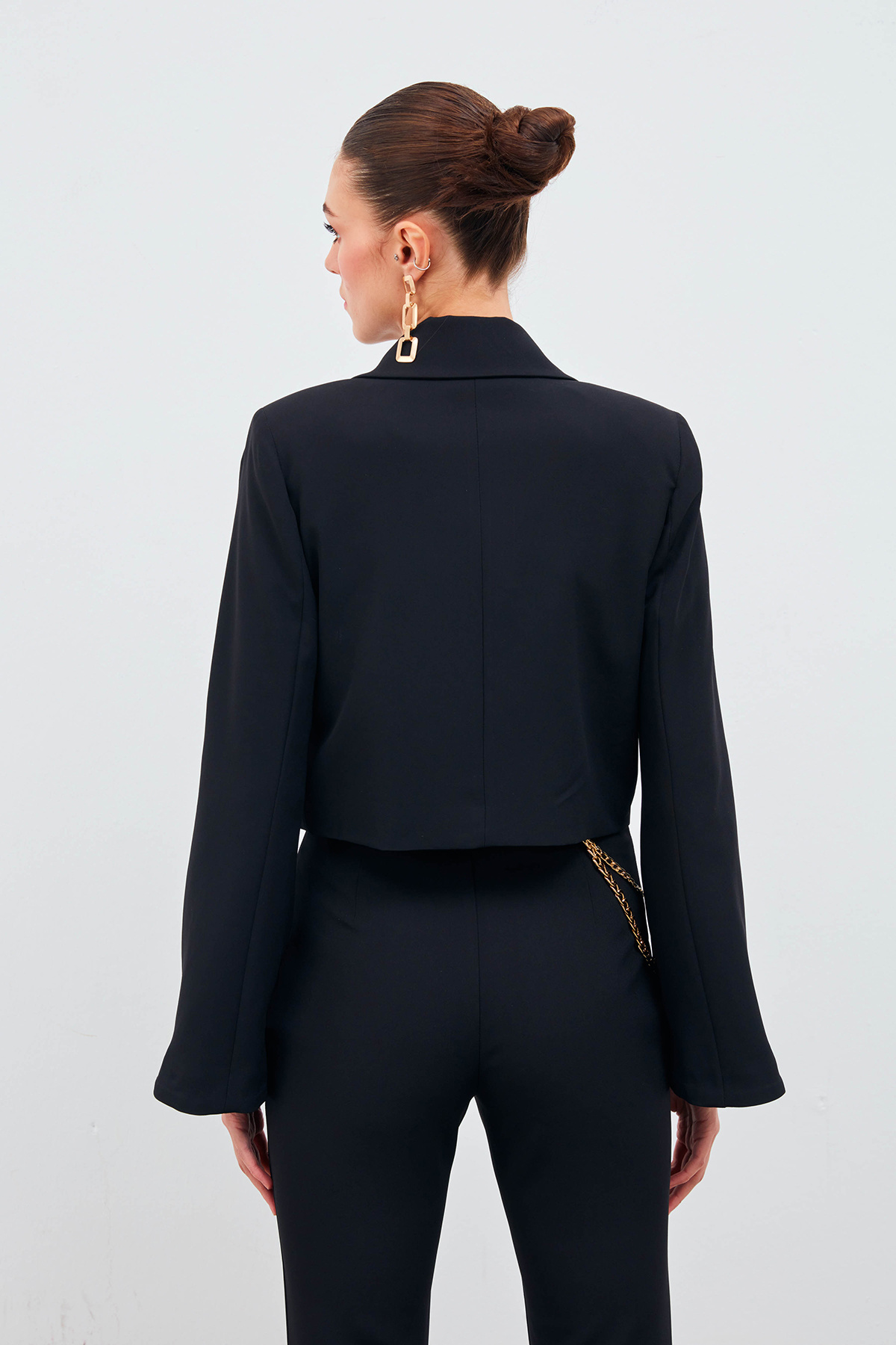 Geniş Kol Detaylı Aksesuarlı Ceket - SİYAH