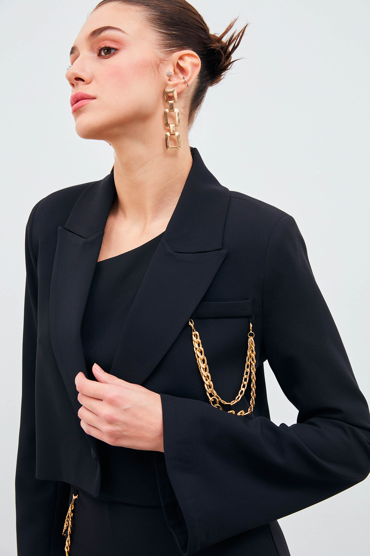 Geniş Kol Detaylı Aksesuarlı Ceket - SİYAH