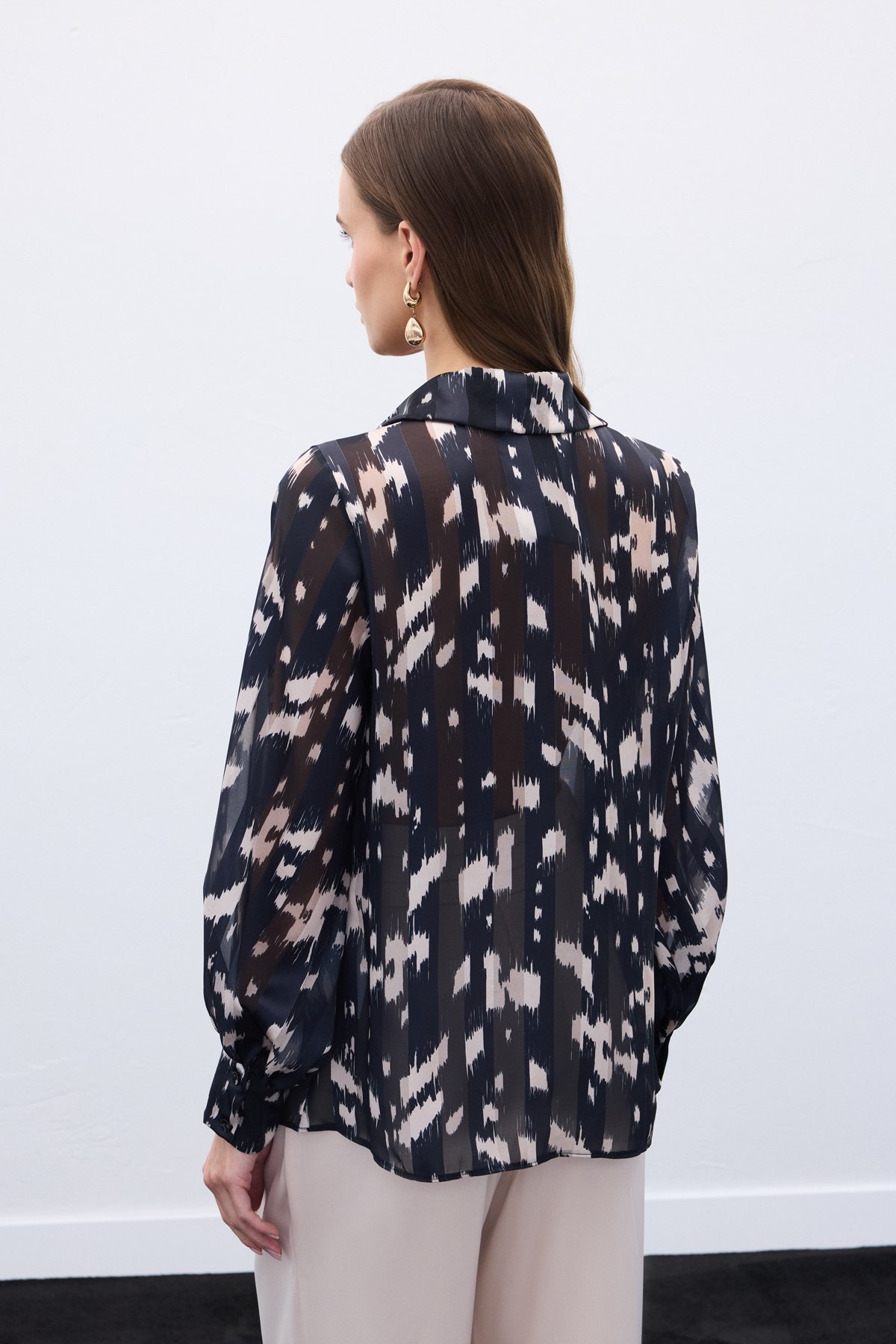 Geniş Manşetli Desenli Gömlek - Siyah