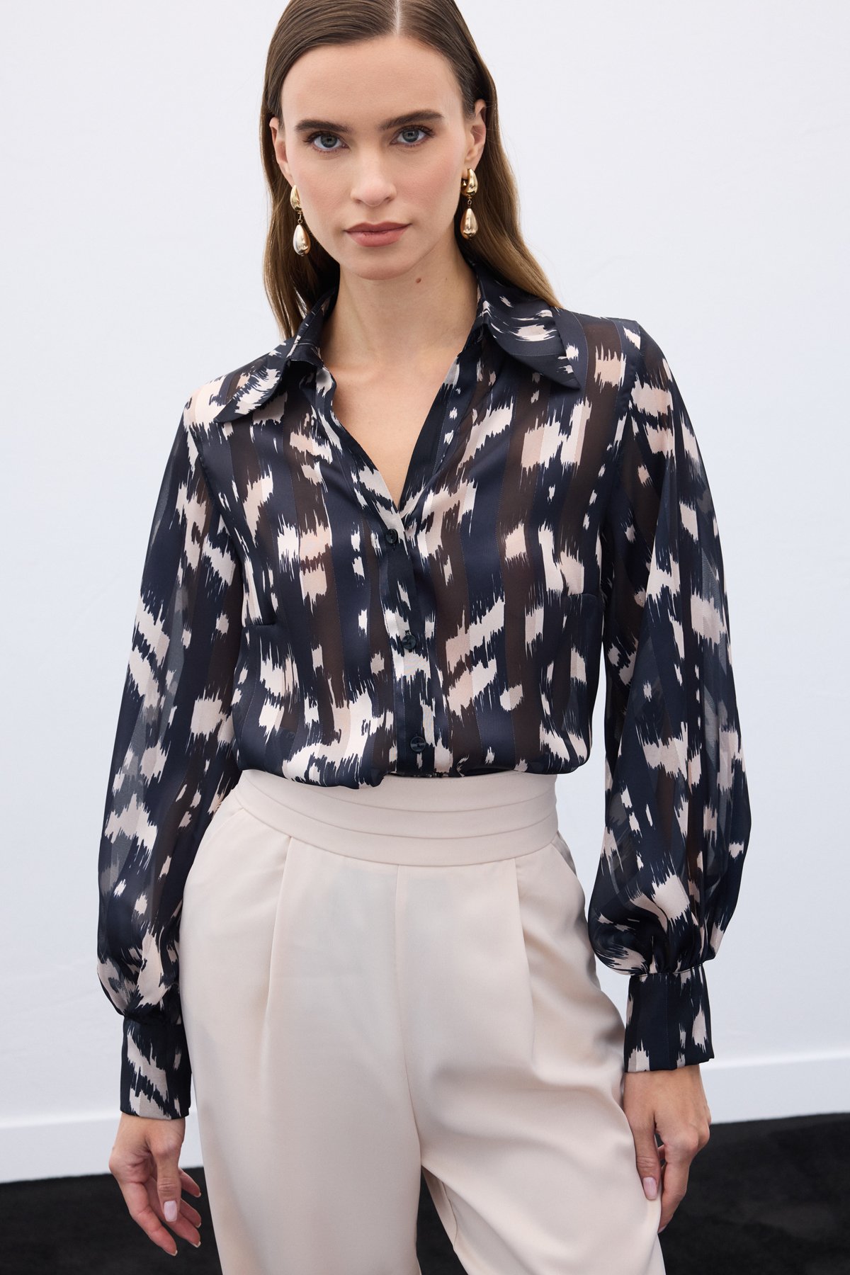 Geniş Manşetli Desenli Gömlek - Siyah