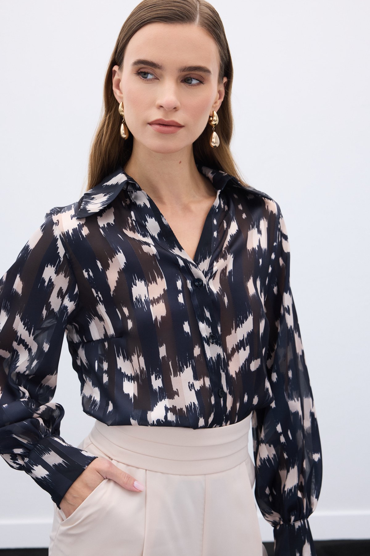 Geniş Manşetli Desenli Gömlek - Siyah