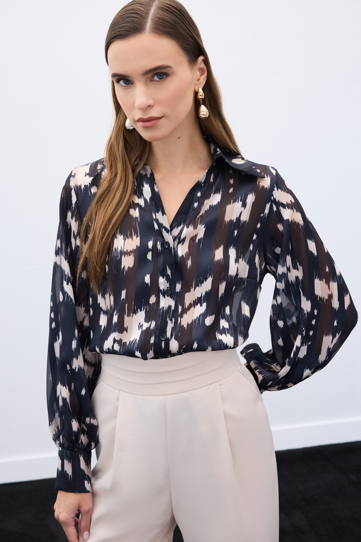 Geniş Manşetli Desenli Gömlek - Siyah