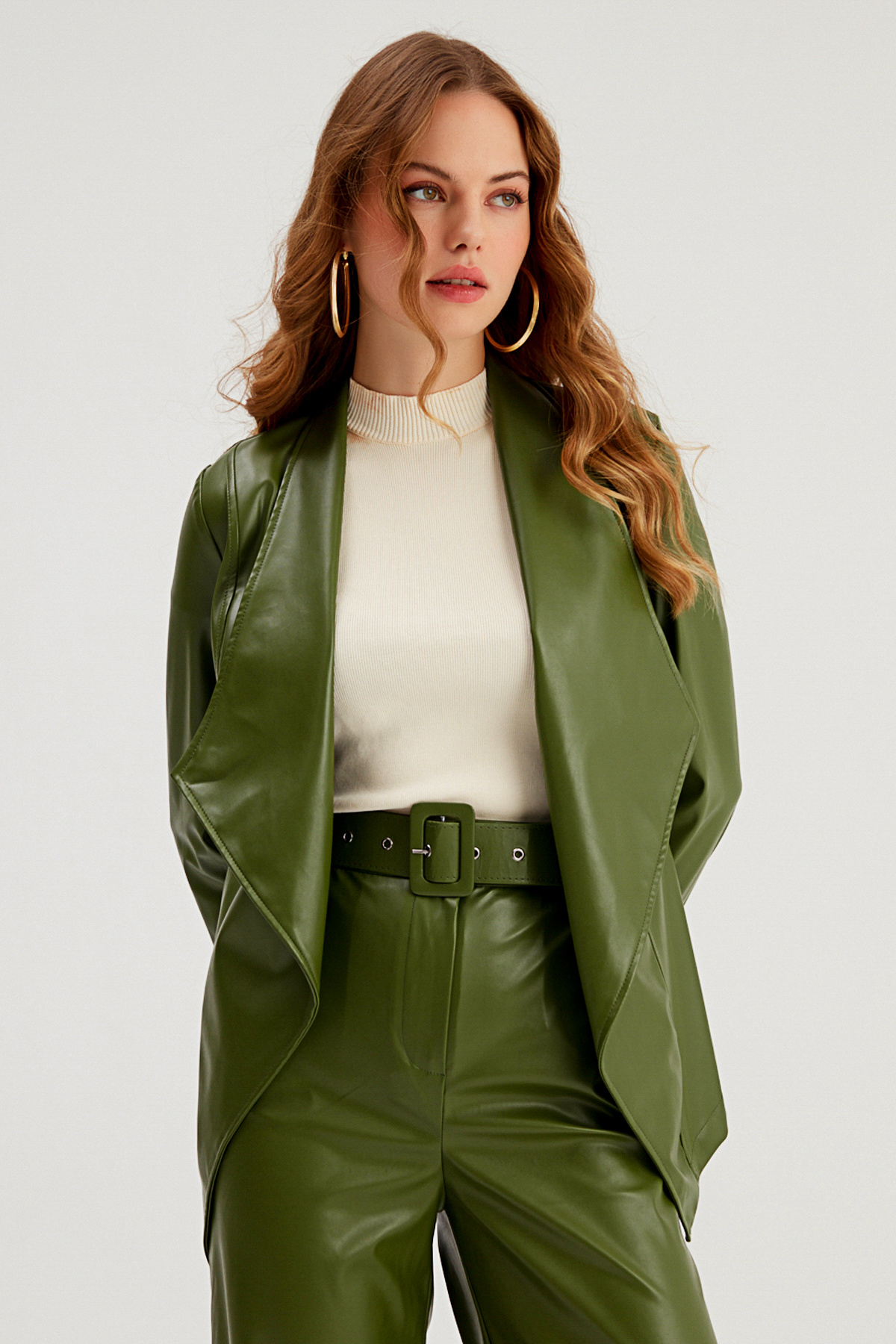 Geniş Yaka Deri Ceket - ÇAĞLA YEŞİLİ