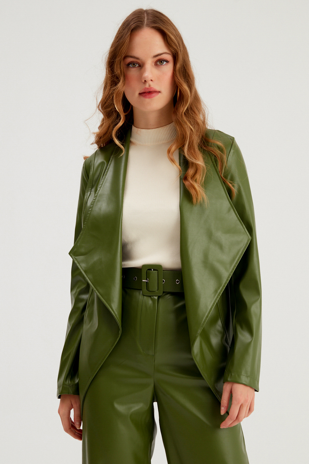 Geniş Yaka Deri Ceket - ÇAĞLA YEŞİLİ