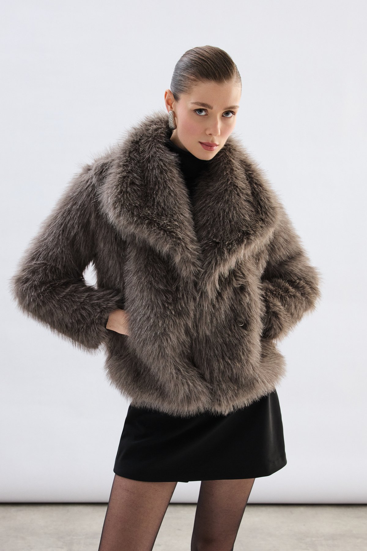 Geniş Yakalı Simli Kürk - Füme