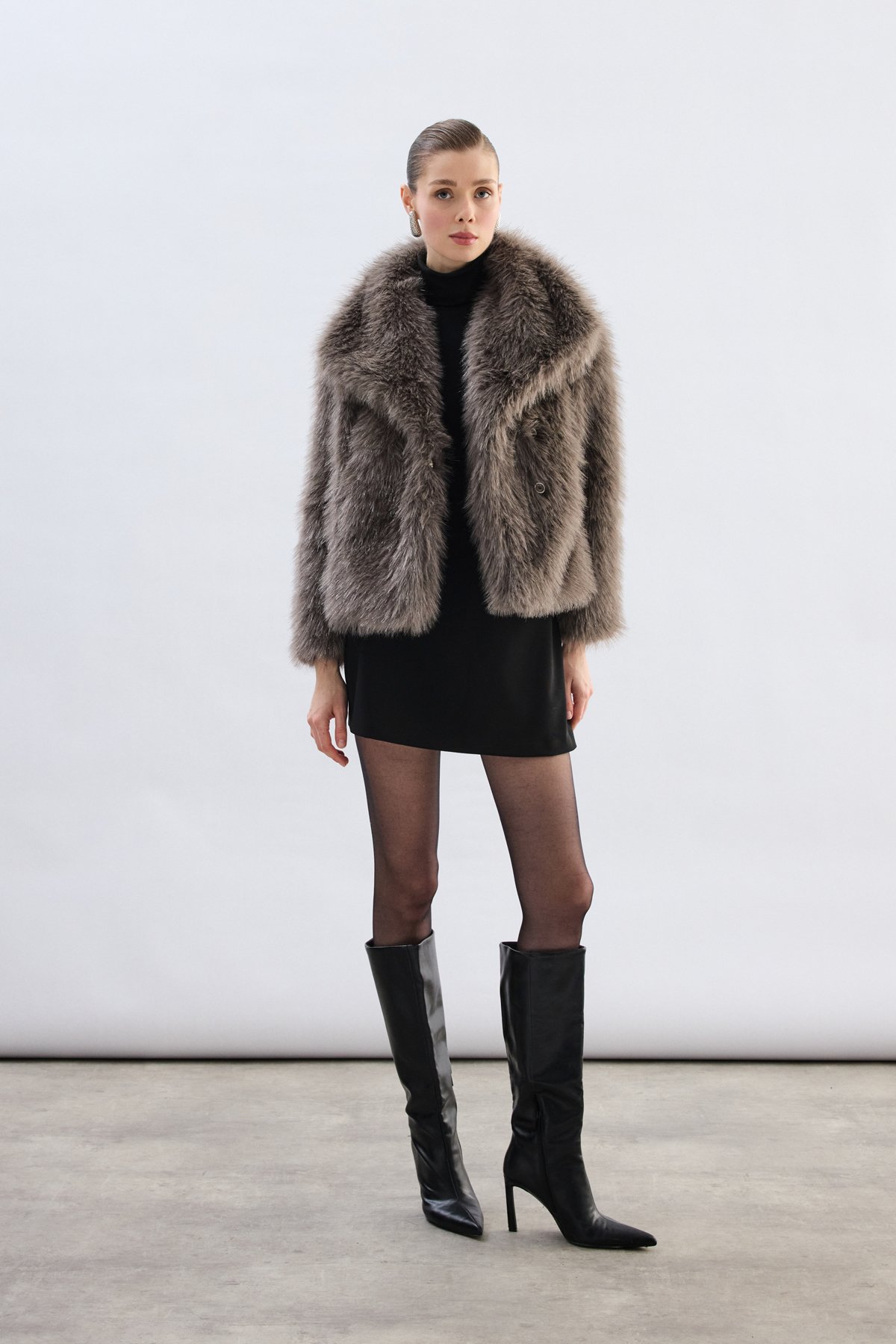 Geniş Yakalı Simli Kürk - Füme