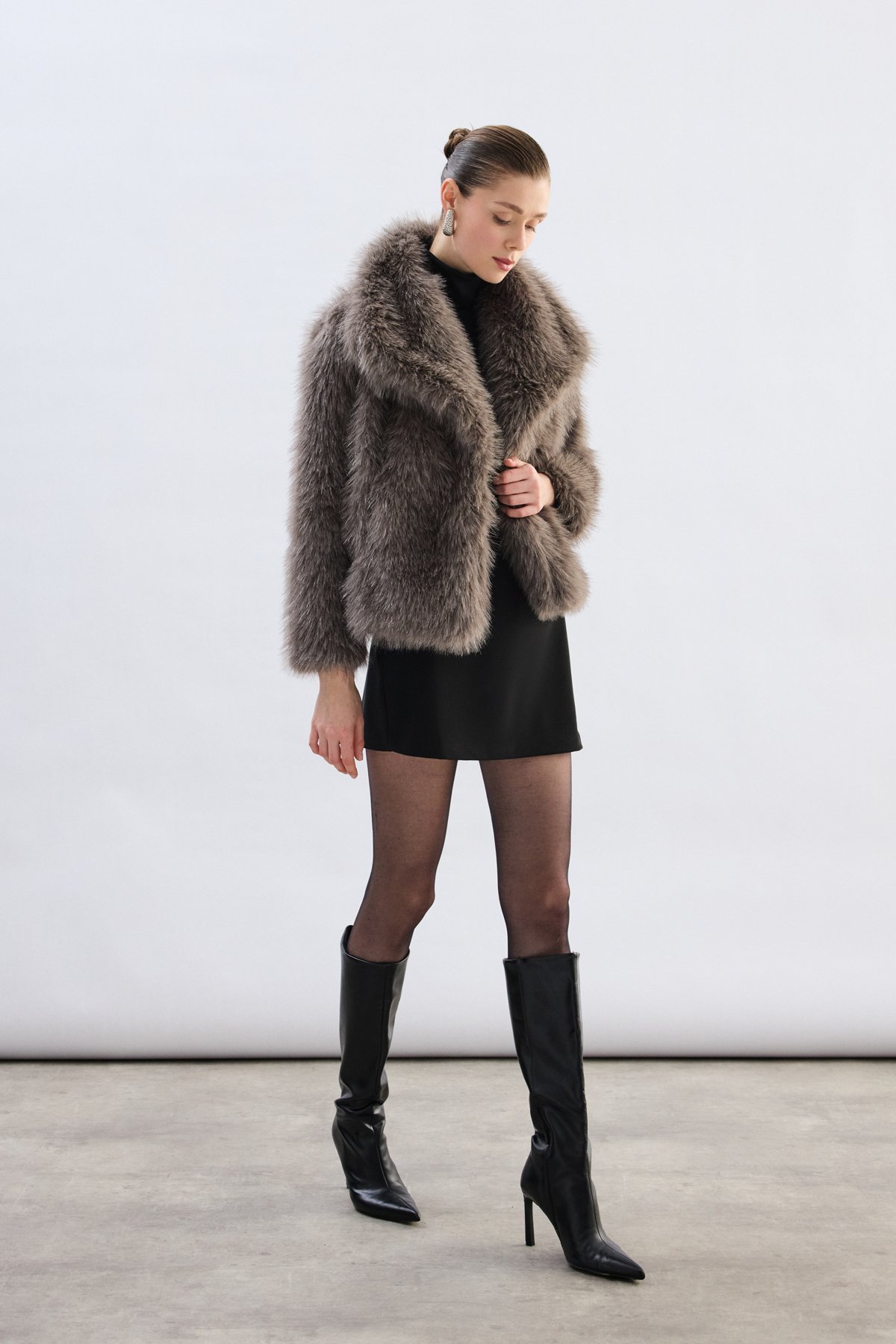 Geniş Yakalı Simli Kürk - Füme