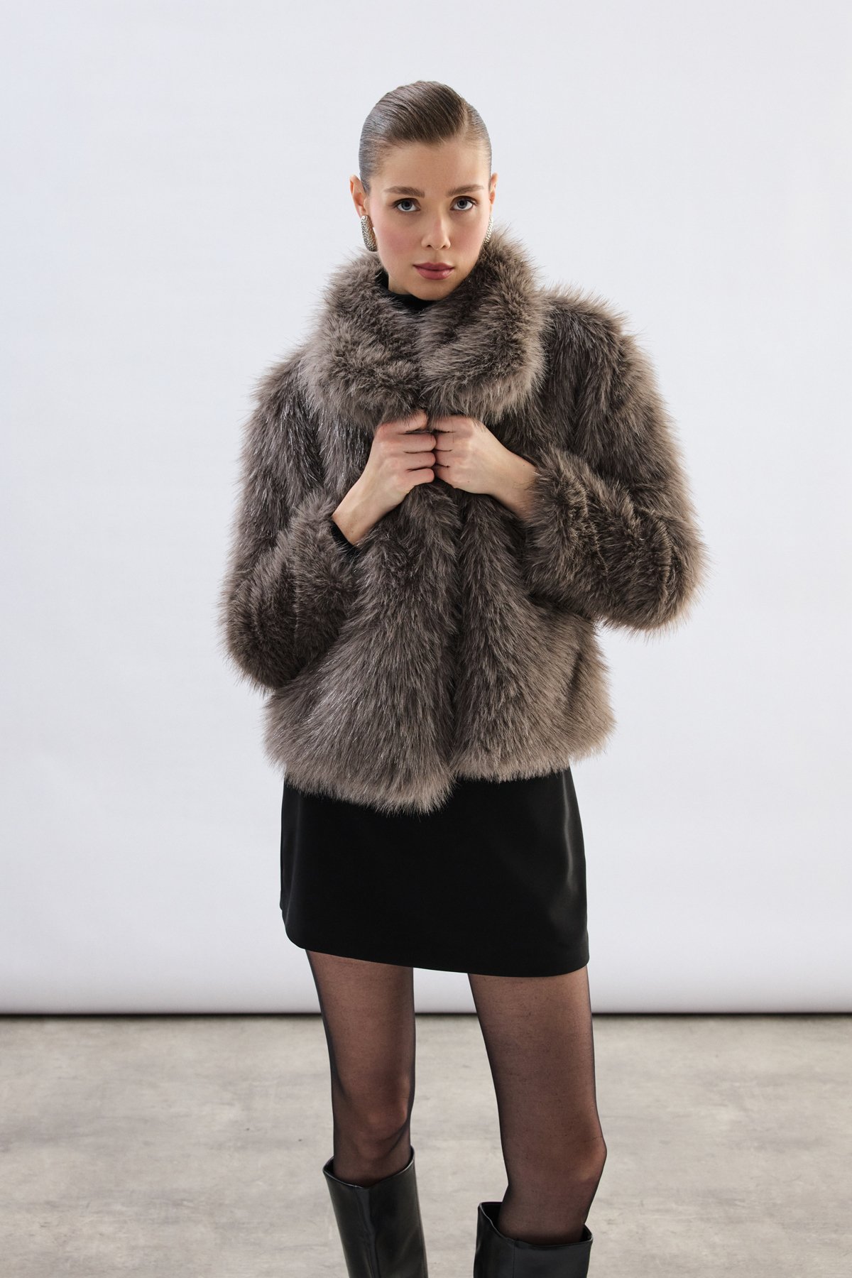 Geniş Yakalı Simli Kürk - Füme