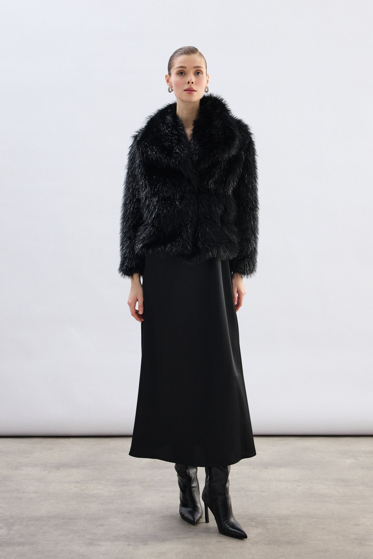 Geniş Yakalı Simli Kürk - Siyah