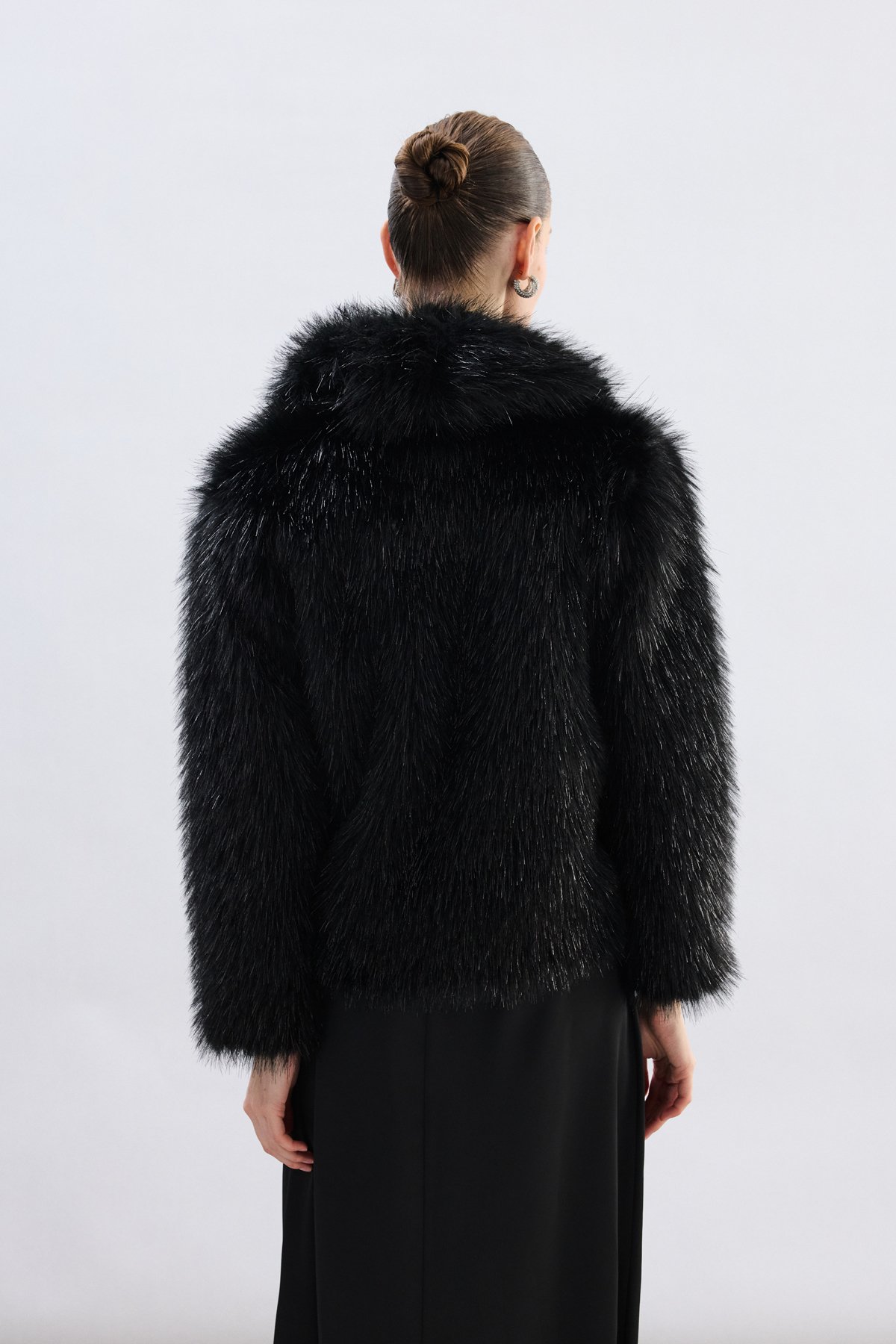 Geniş Yakalı Simli Kürk - Siyah