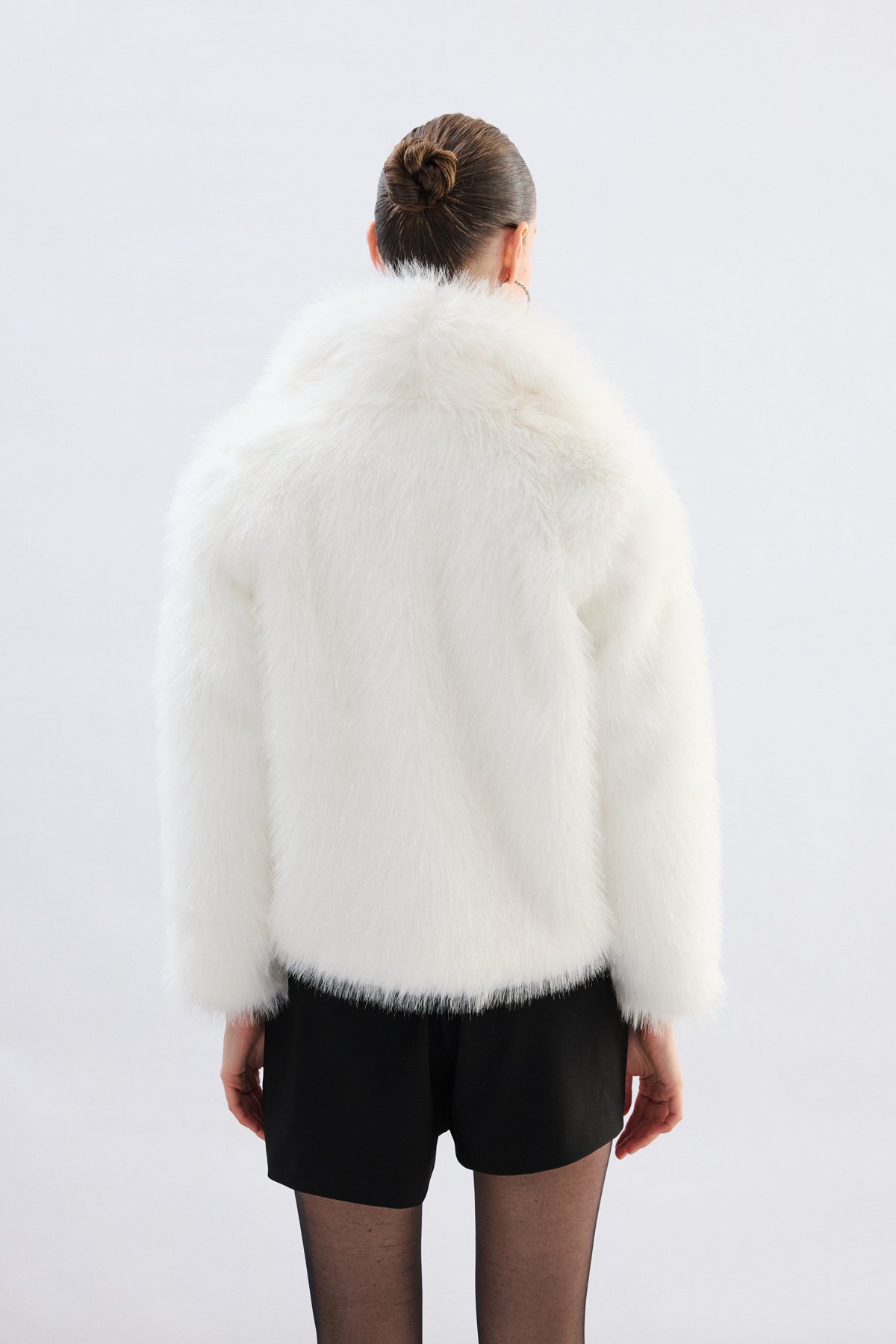 Geniş Yakalı Simli Kürk - Taş