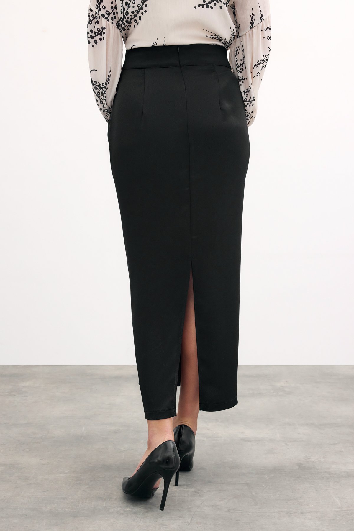 Gold Aksesuarlı Uzun Etek - Siyah