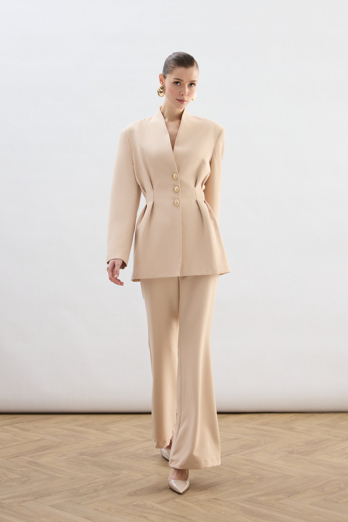 Gold Düğmeli Uzun Ceket - Bej