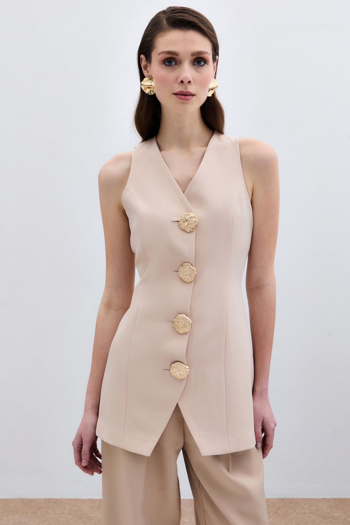 Gold Düğmeli Yelek - Bej