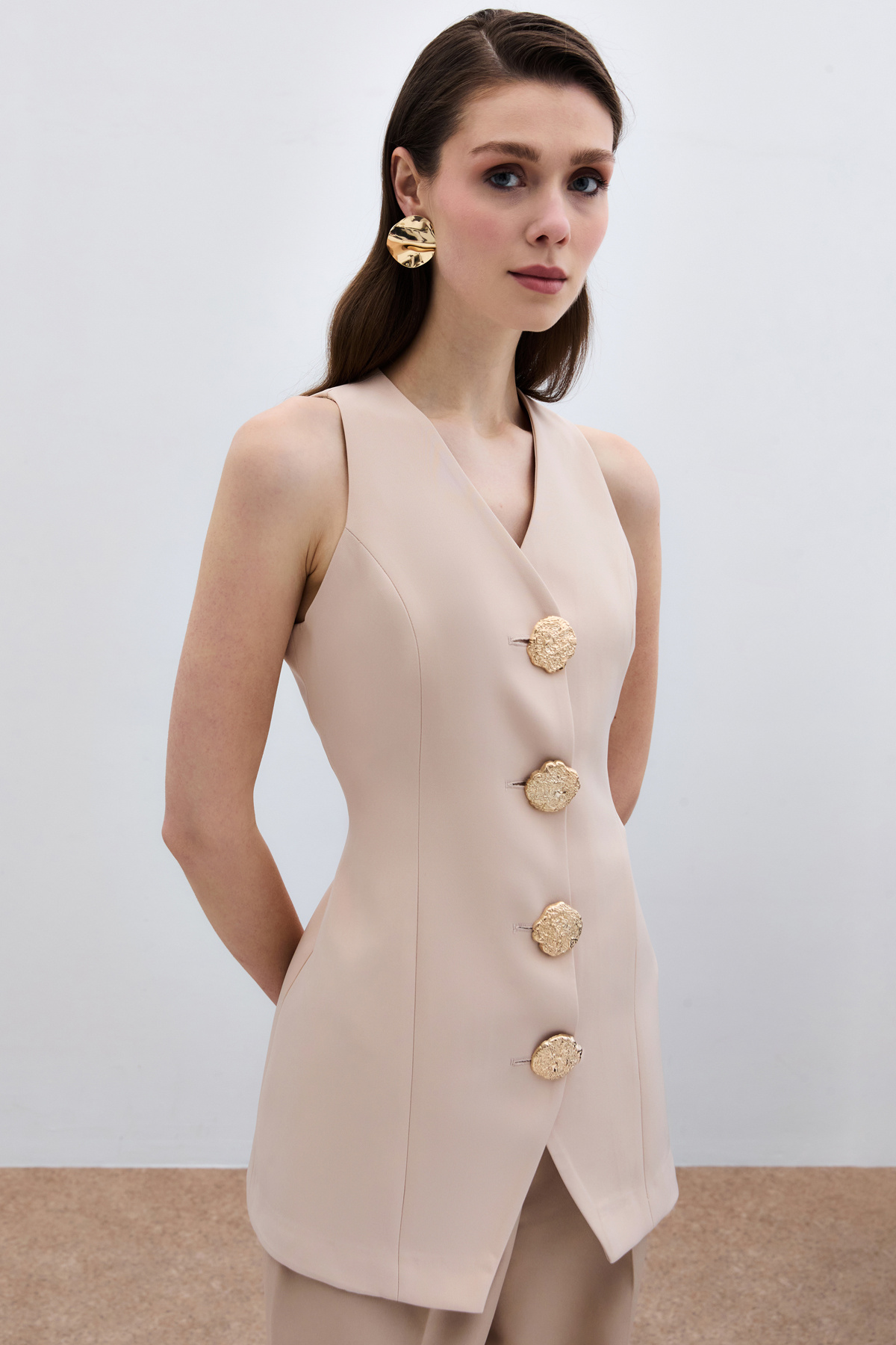 Gold Düğmeli Yelek - Bej