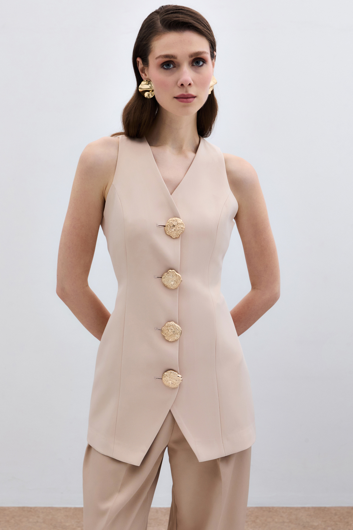 Gold Düğmeli Yelek - Bej