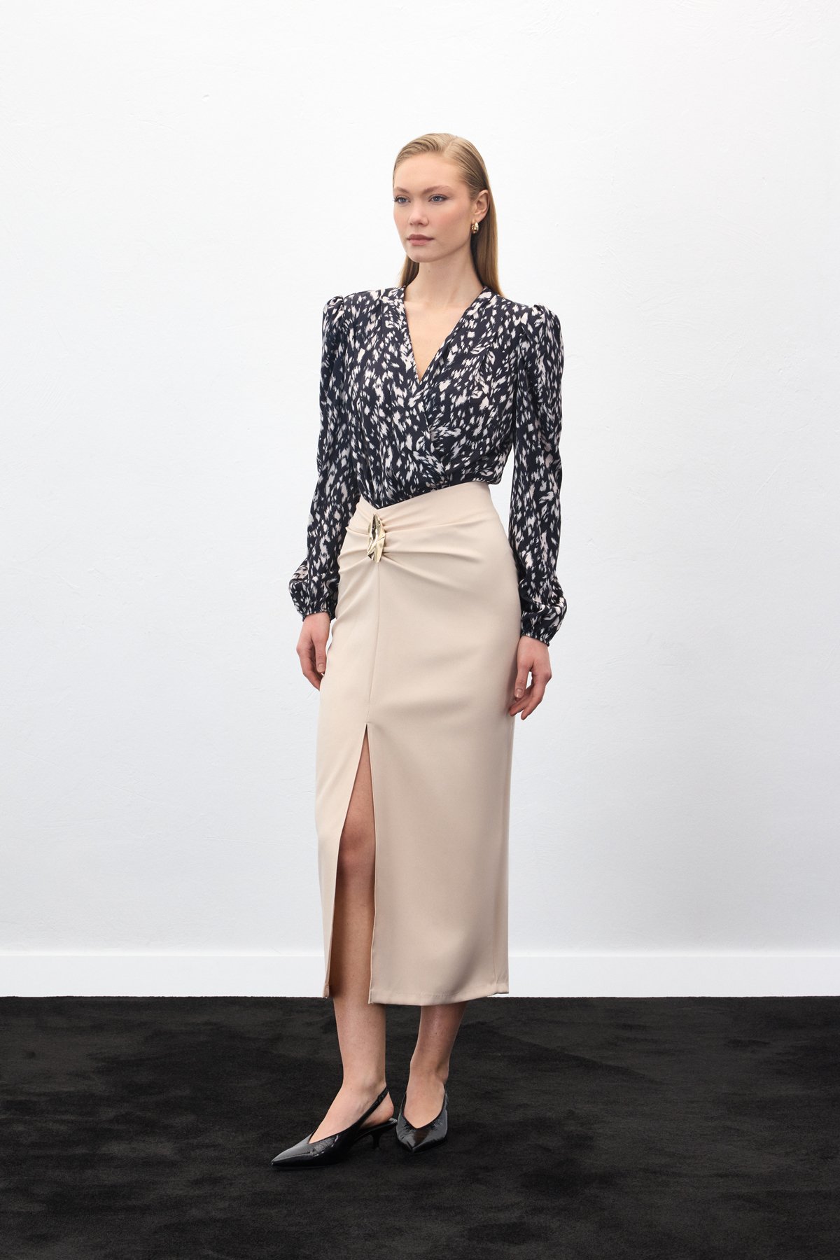 Gold Yan Aksesuarlı Etek - Bej