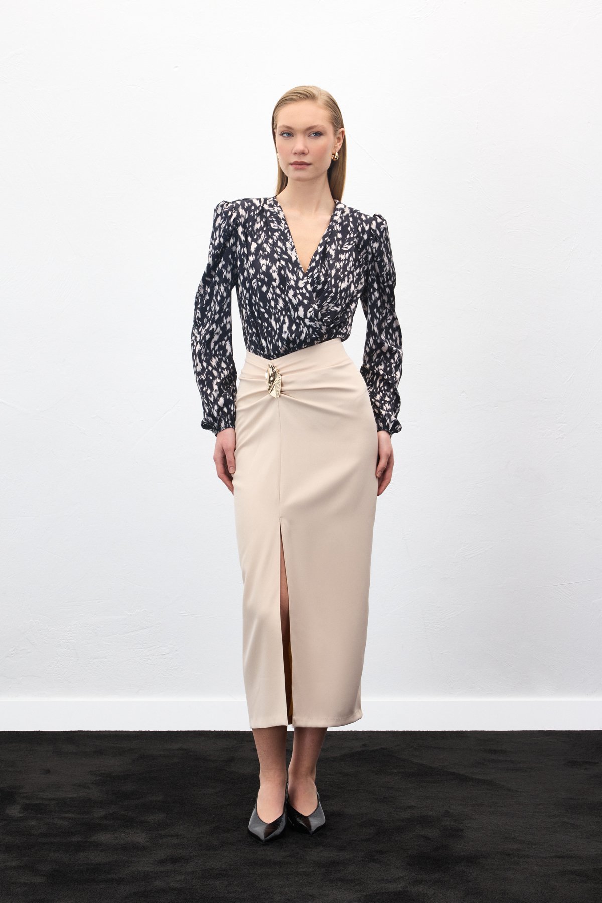 Gold Yan Aksesuarlı Etek - Bej