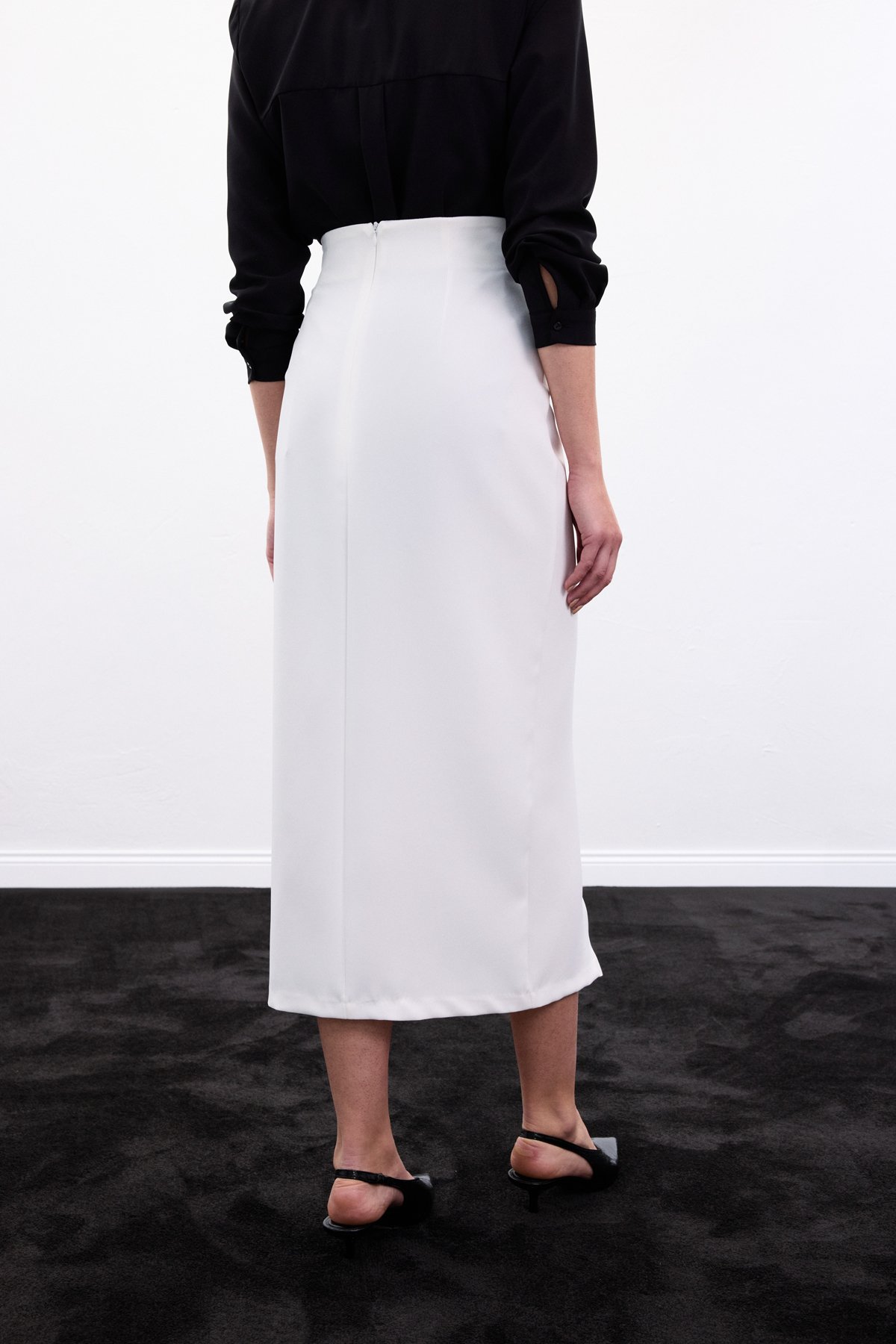 Gold Yan Aksesuarlı Etek - Ekru