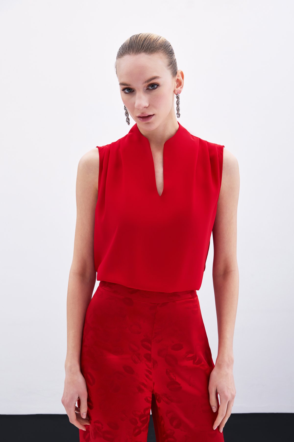 Hakim Yaka Kolsuz Bluz - Kırmızı