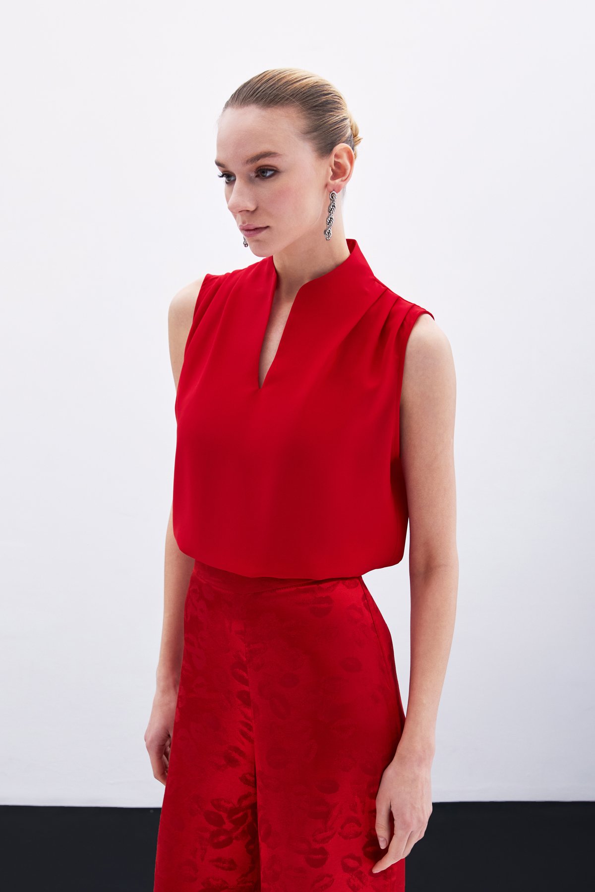 Hakim Yaka Kolsuz Bluz - Kırmızı