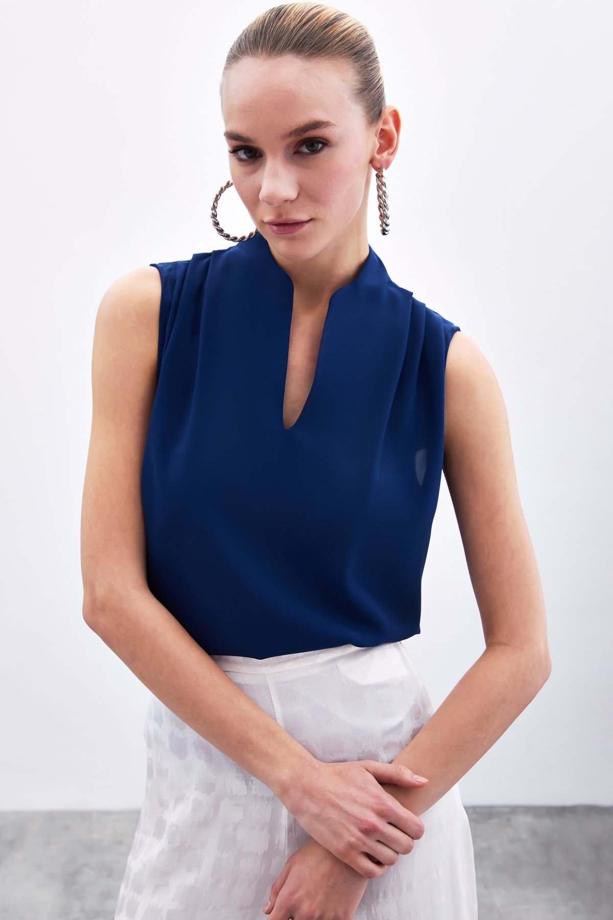 Mandarin Collar Sleeveless Blouse - Blue