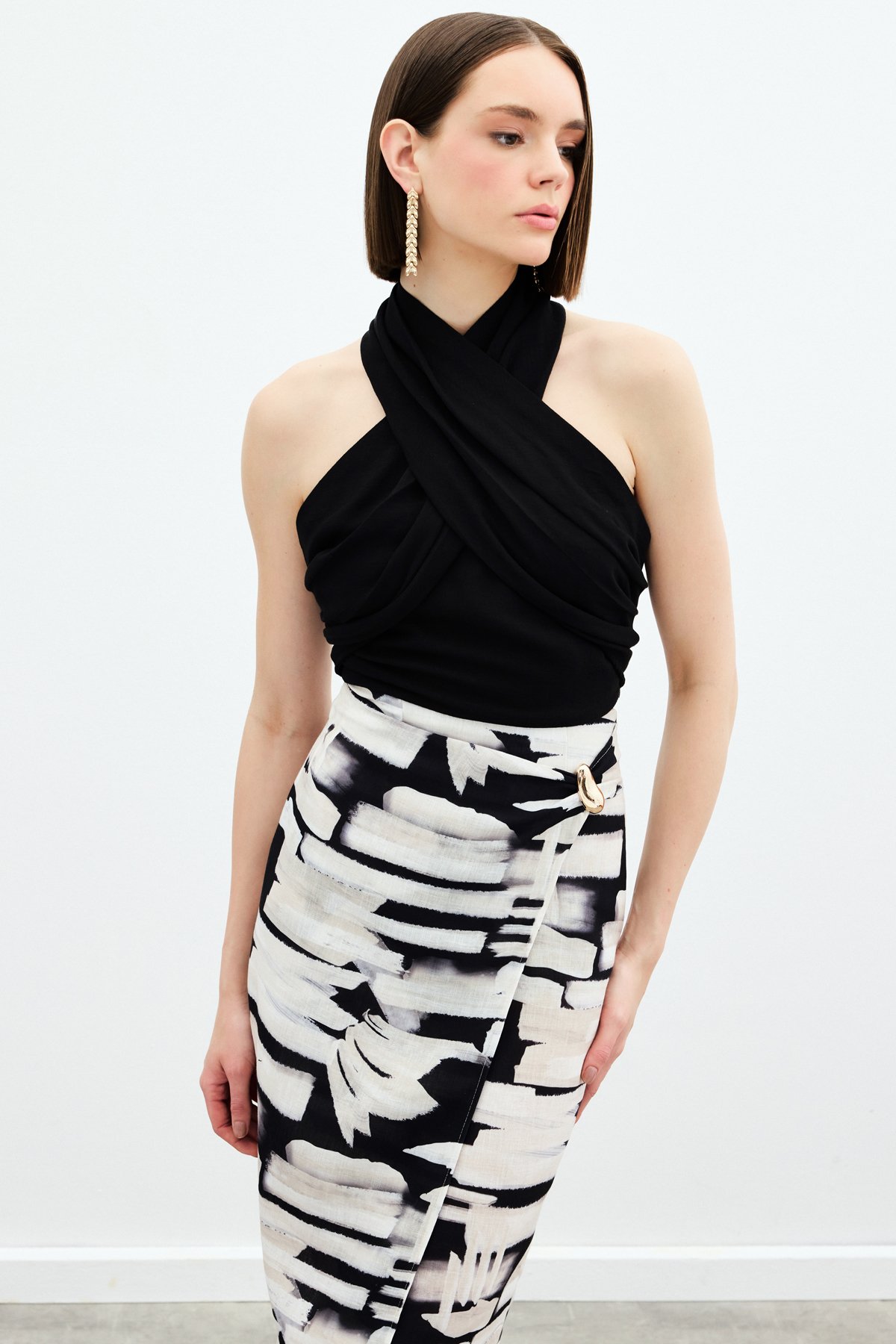 Halter Yaka Keten Crop Bluz - Siyah