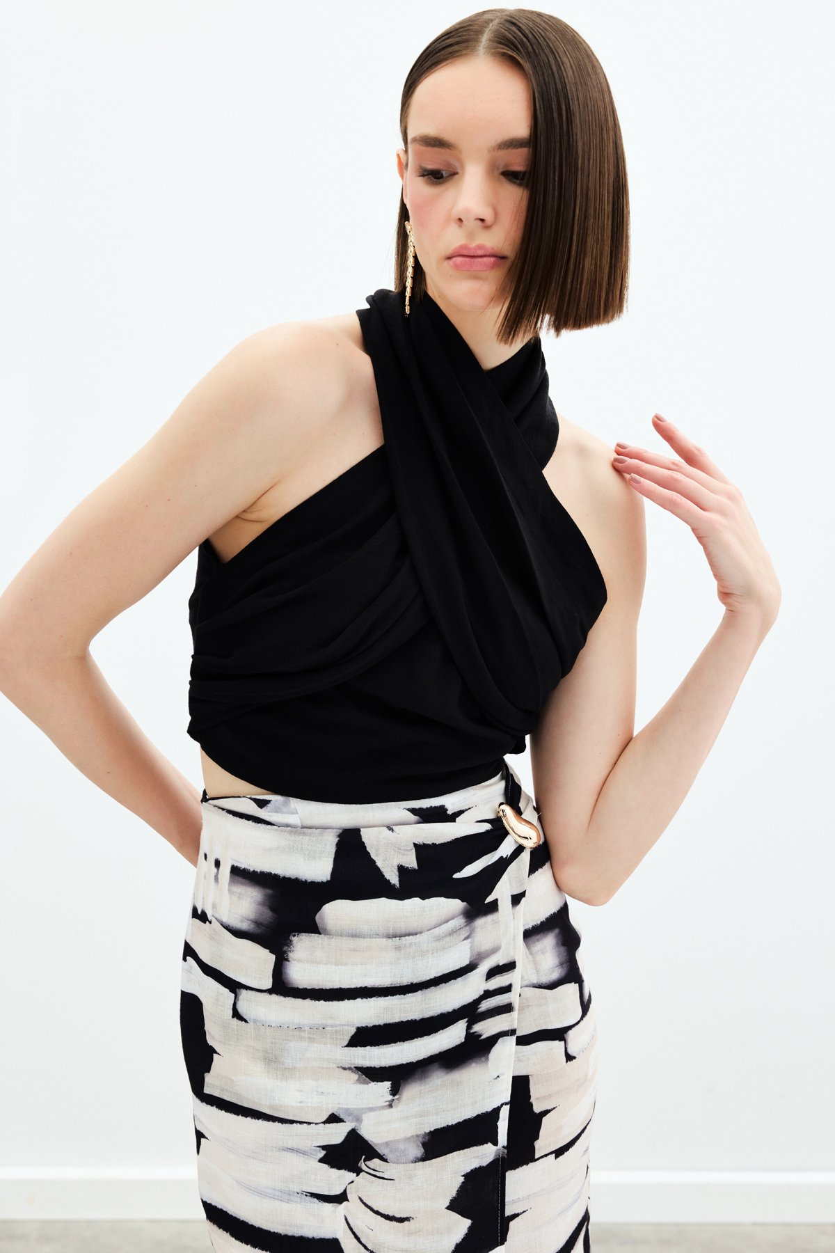 Halter Yaka Keten Crop Bluz - Siyah