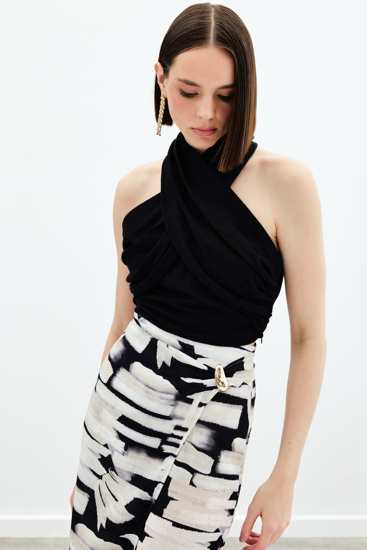 Halter Yaka Keten Crop Bluz - Siyah