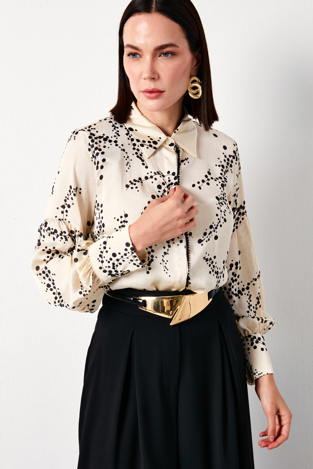 İnci Aksesuarlı Desenli Gömlek - BEJ