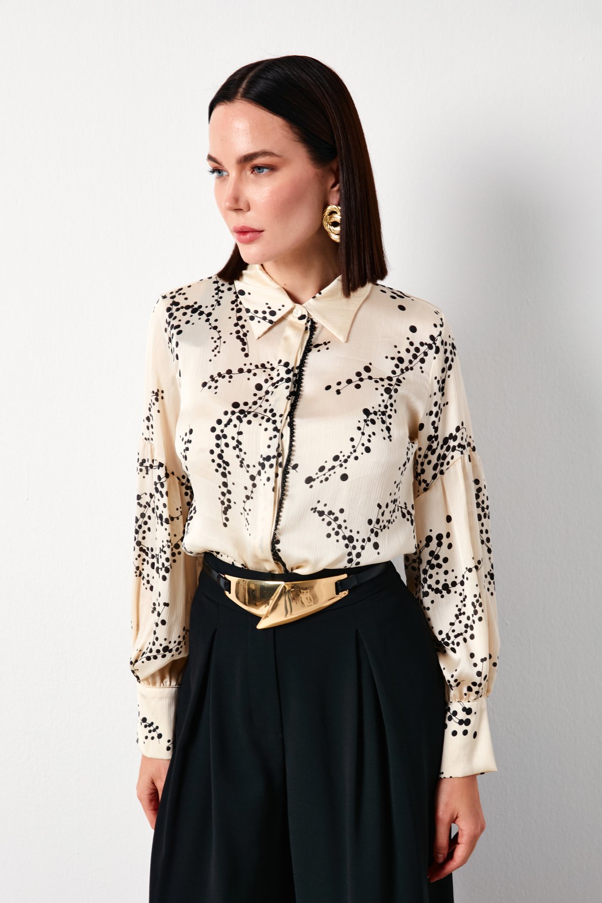 İnci Aksesuarlı Desenli Gömlek - BEJ