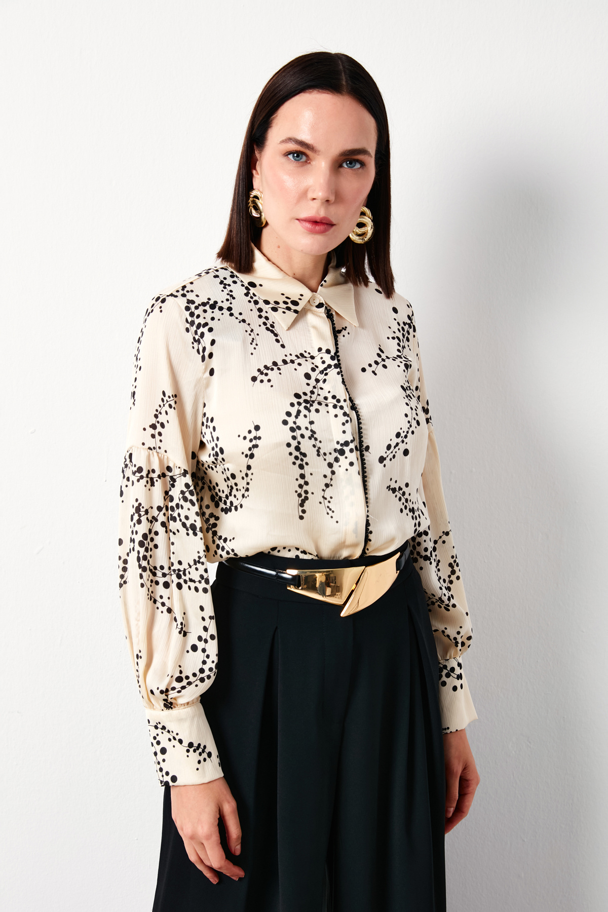 İnci Aksesuarlı Desenli Gömlek - BEJ