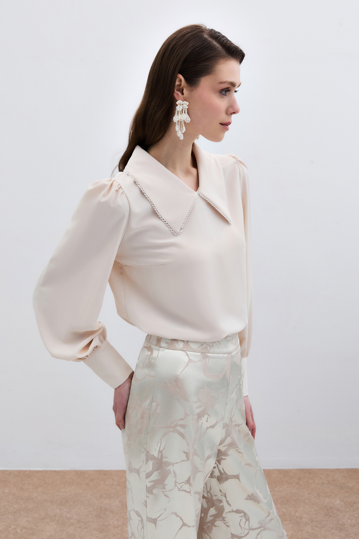 İnci Yakalı Bluz - Bej