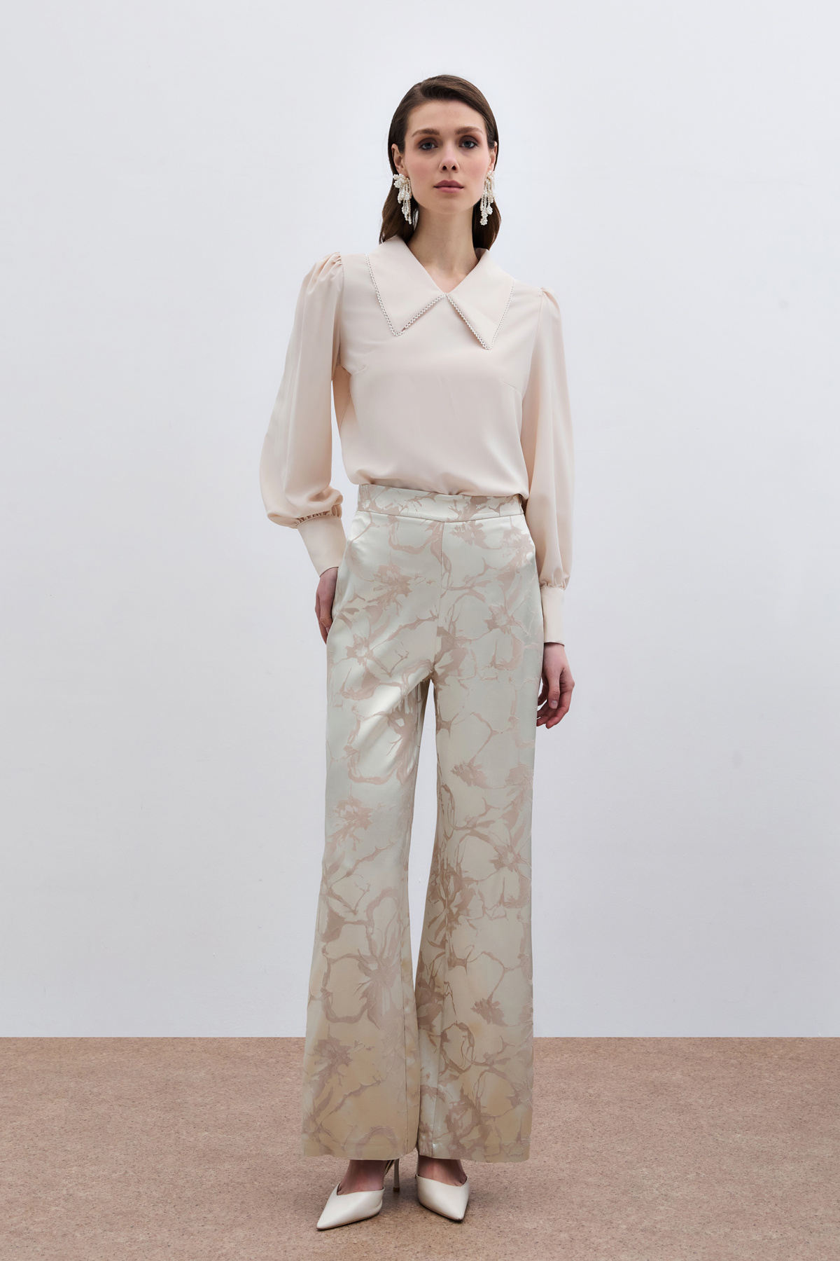 İnci Yakalı Bluz - Bej