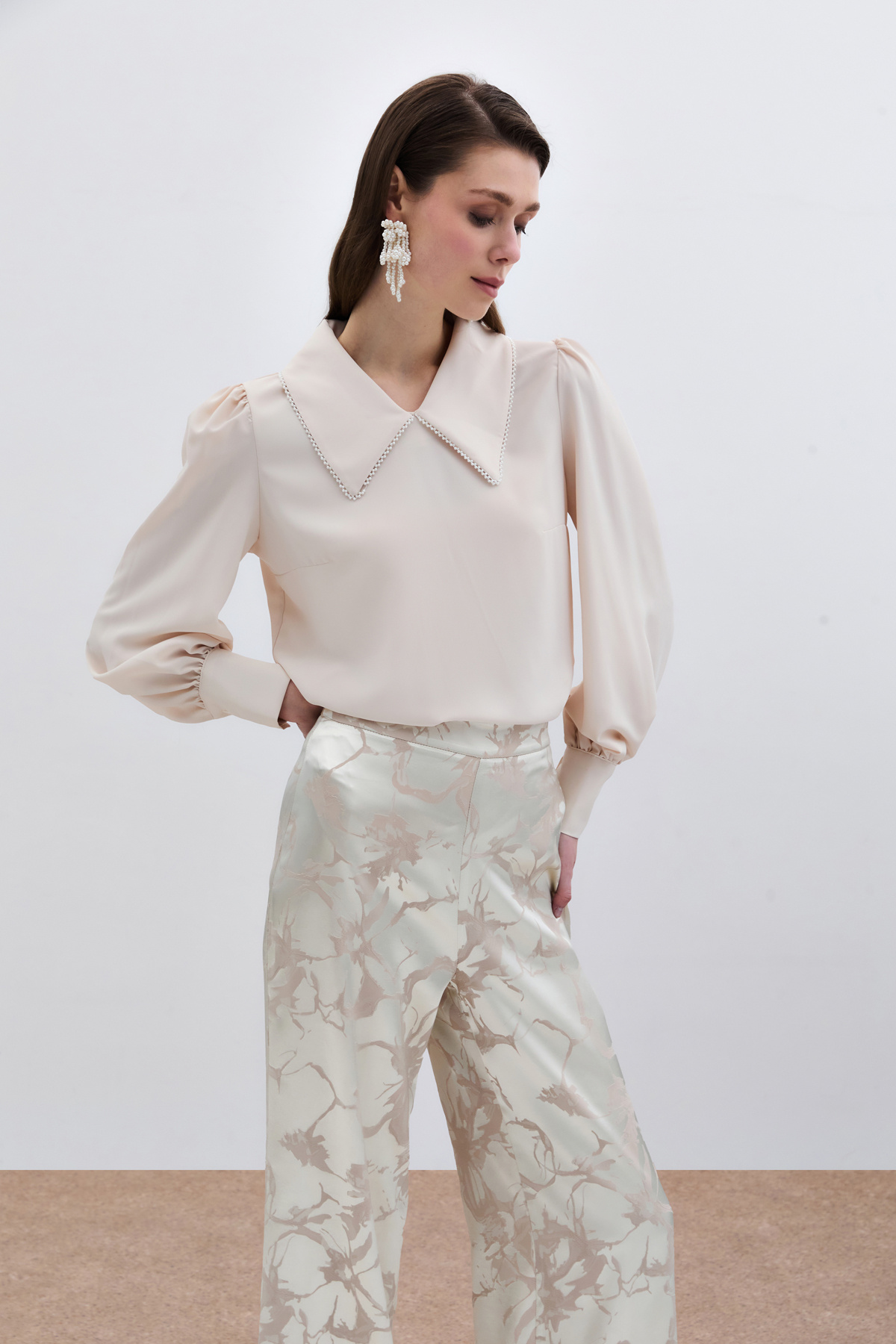 İnci Yakalı Bluz - Bej