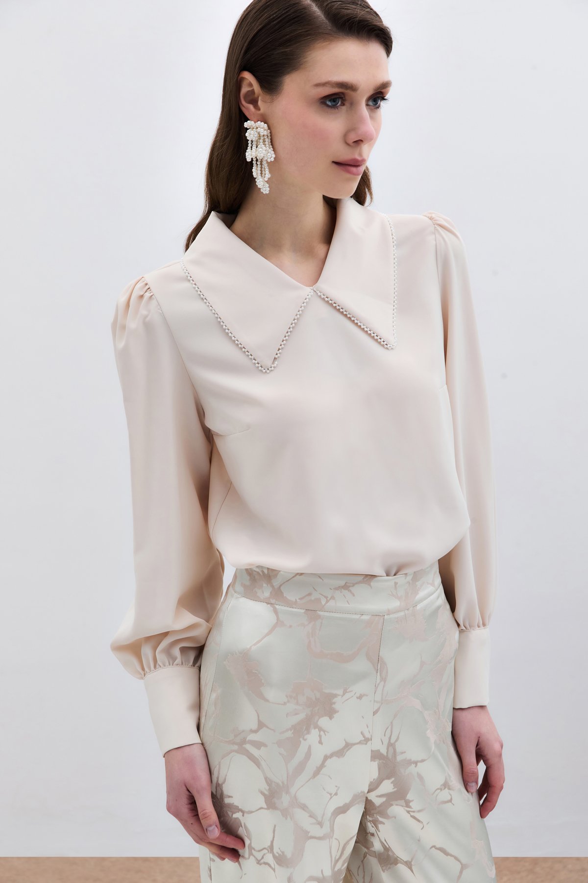 İnci Yakalı Bluz - Bej