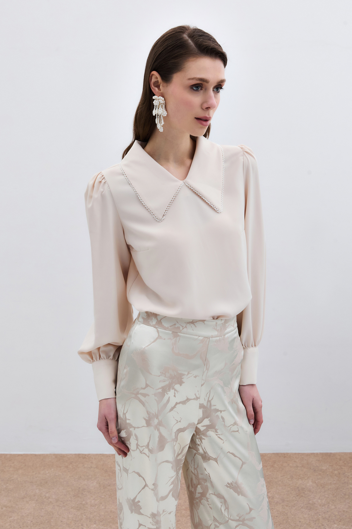 İnci Yakalı Bluz - Bej