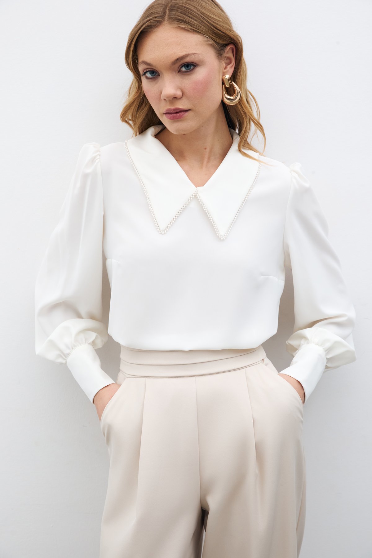 İnci Yakalı Bluz - Ekru
