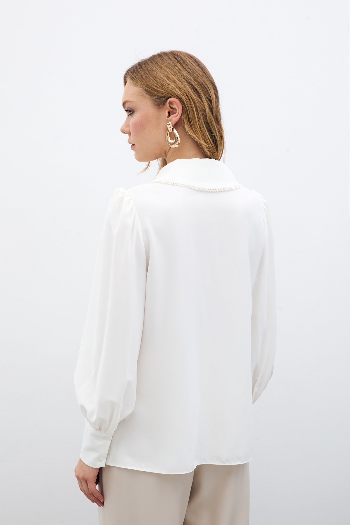İnci Yakalı Bluz - Ekru