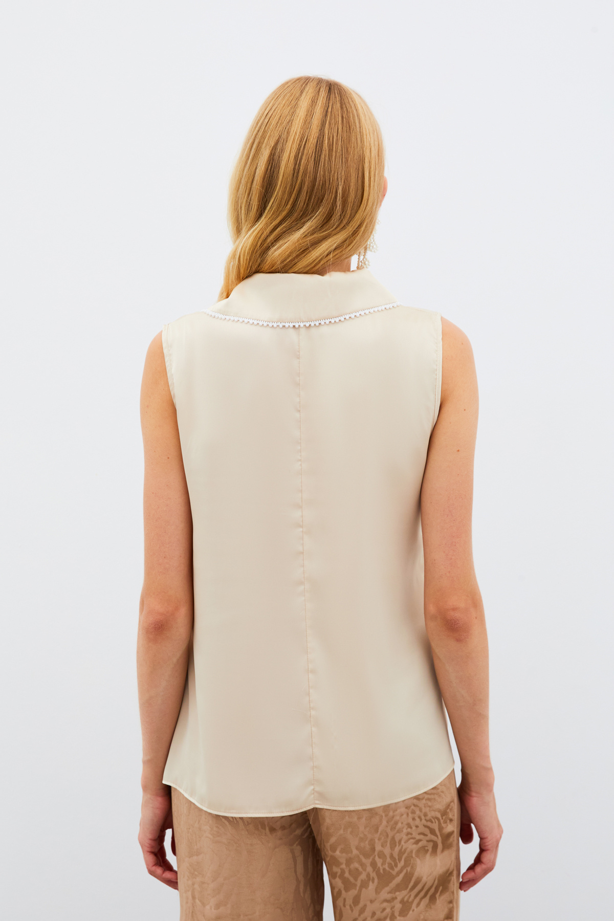 İnci Yakalı Kolsuz Bluz - BEJ