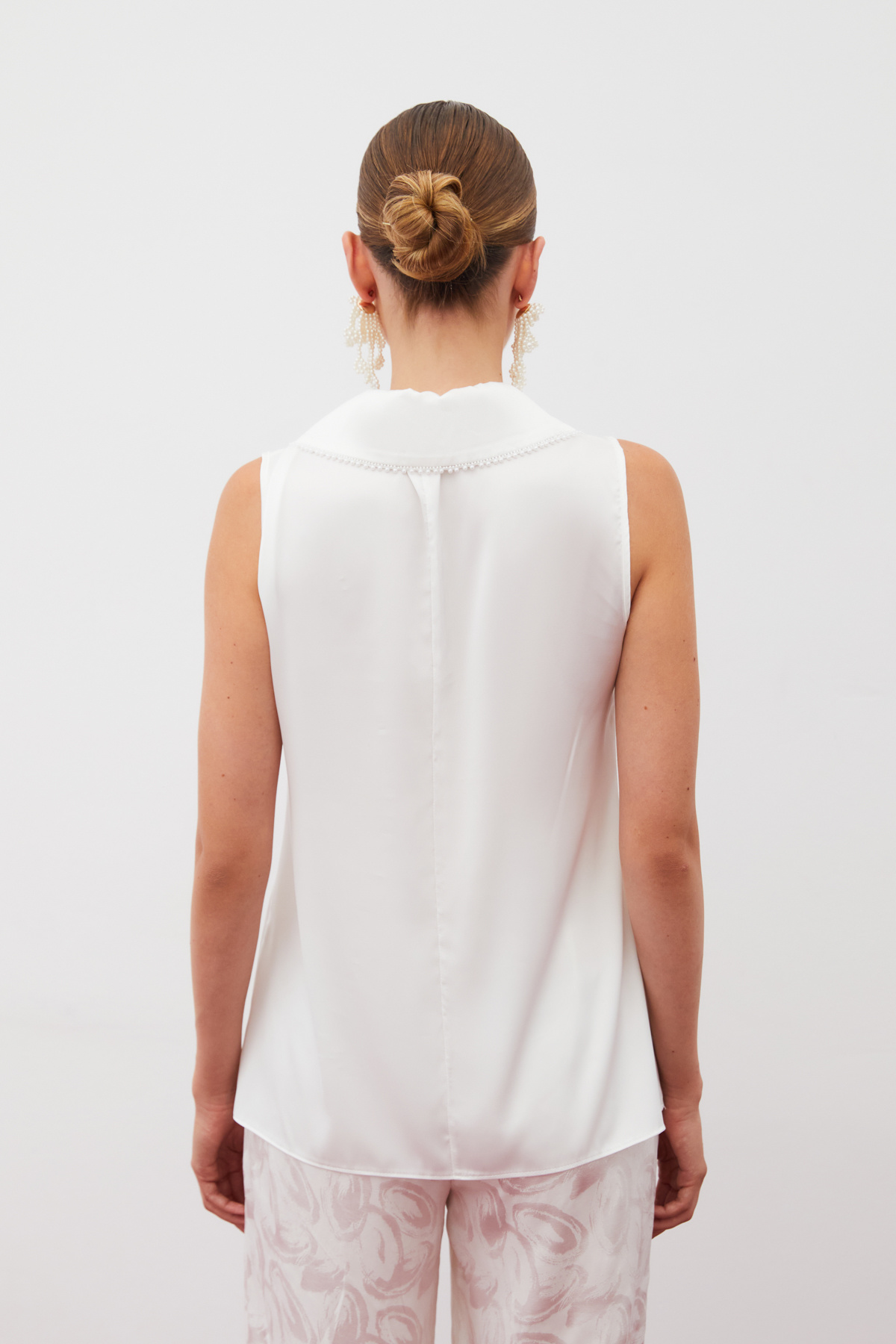 Pearl Collar Sleeveless Blouse - ECRU