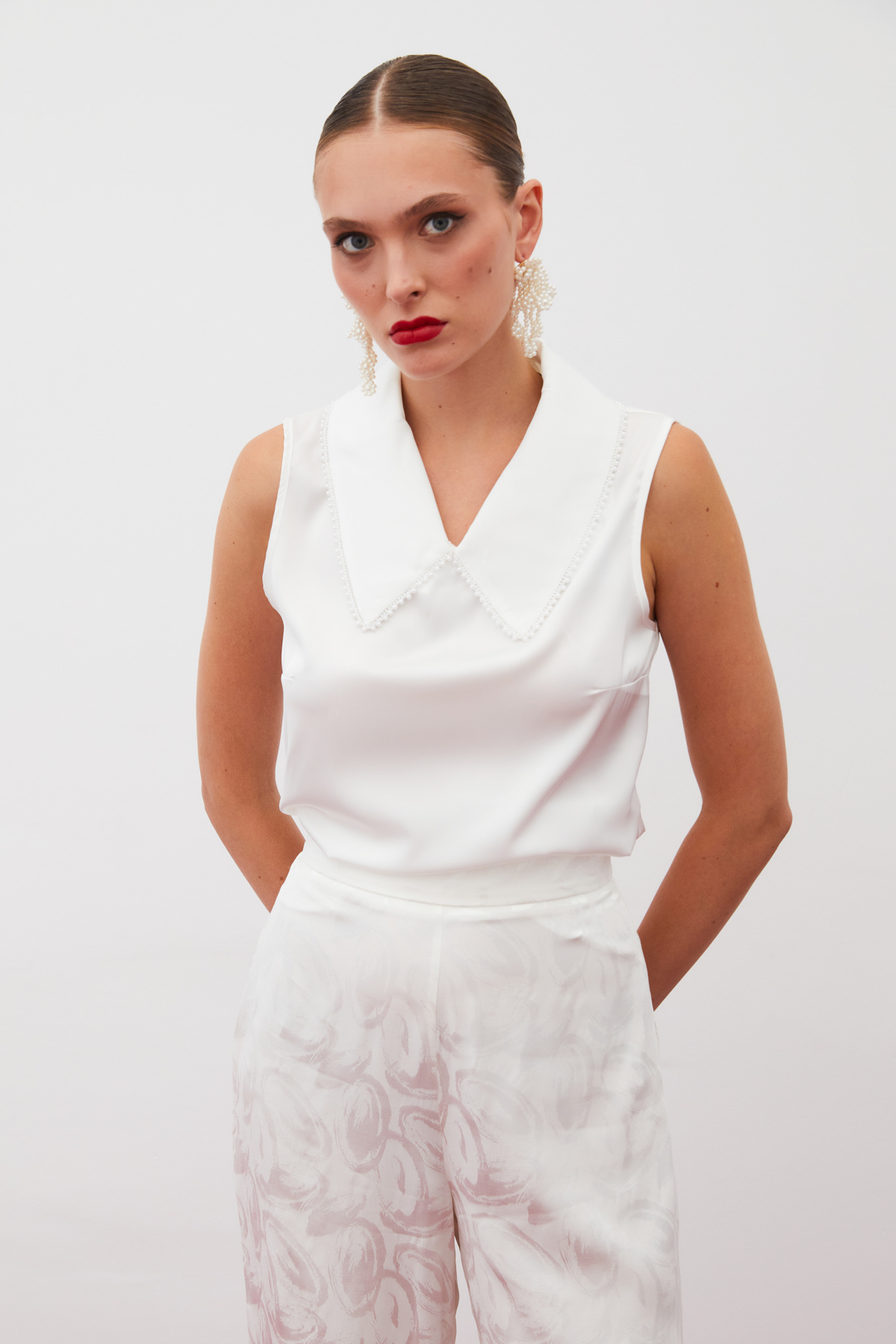 Pearl Collar Sleeveless Blouse - ECRU