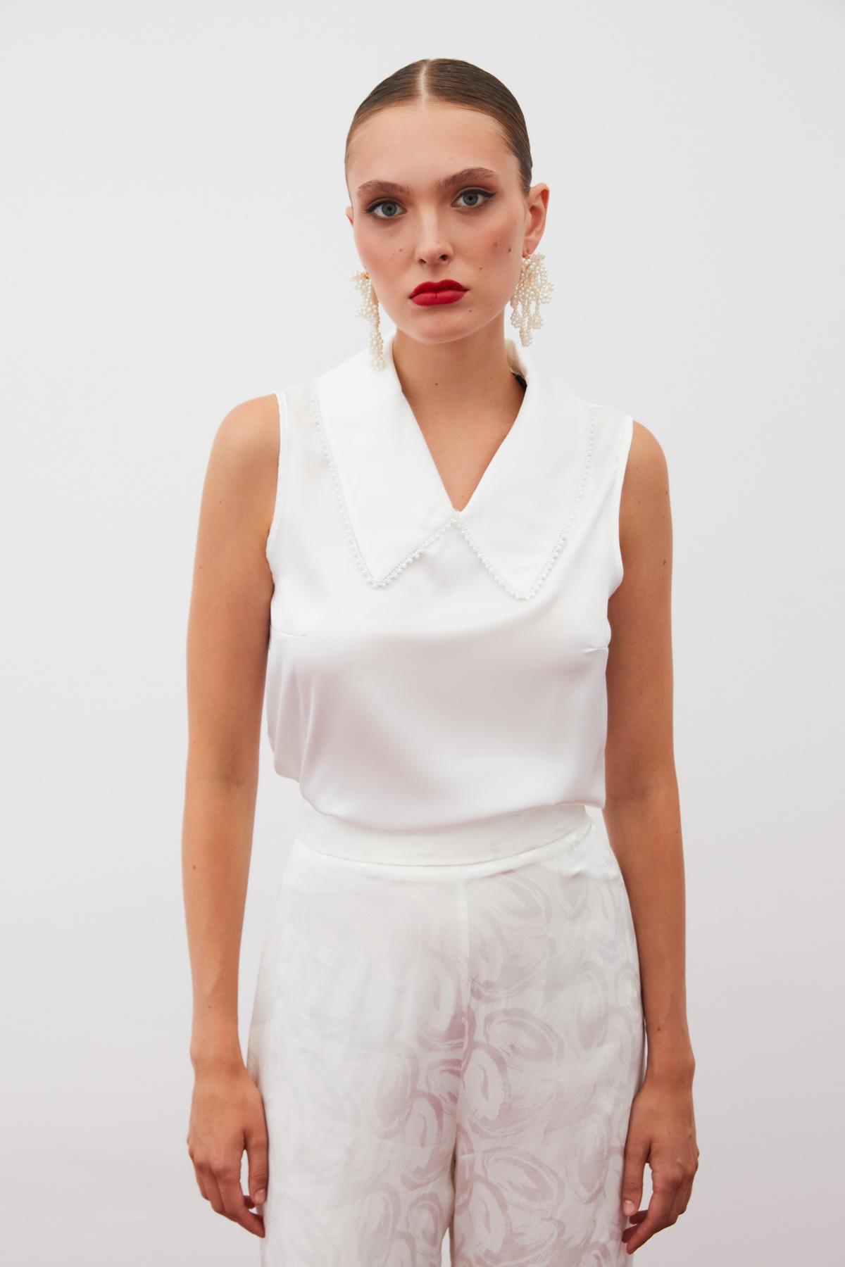 Pearl Collar Sleeveless Blouse - ECRU