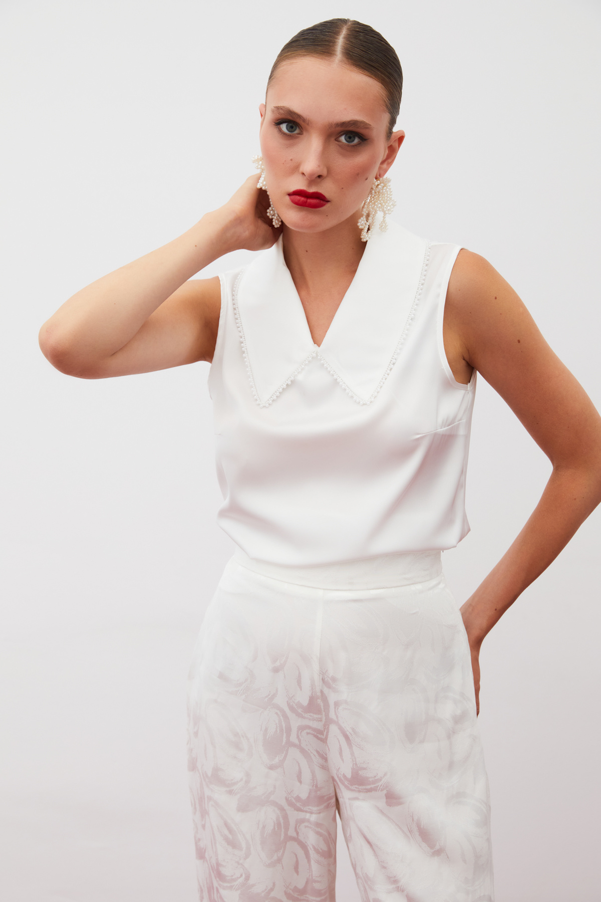 Pearl Collar Sleeveless Blouse - ECRU