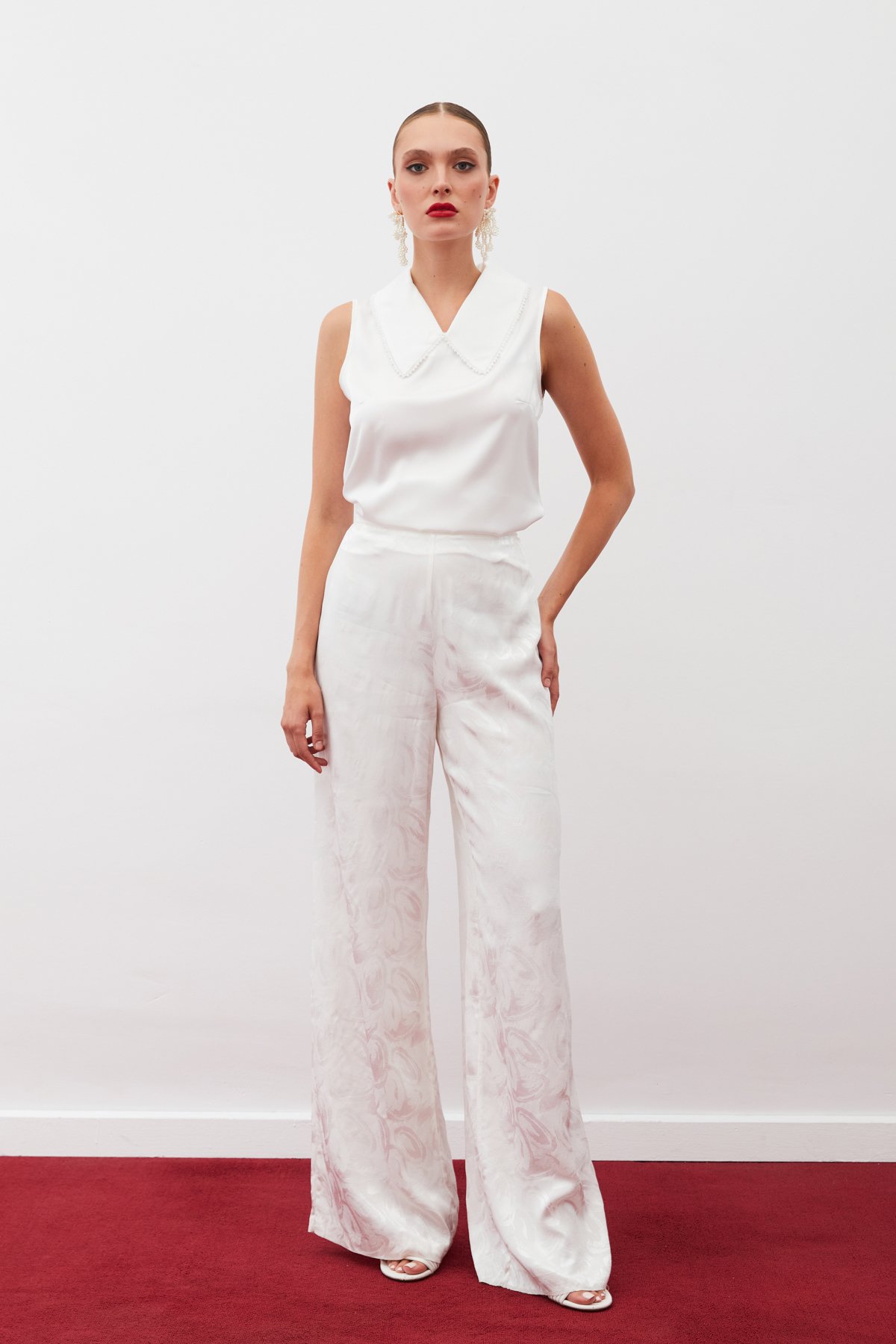 Pearl Collar Sleeveless Blouse - ECRU