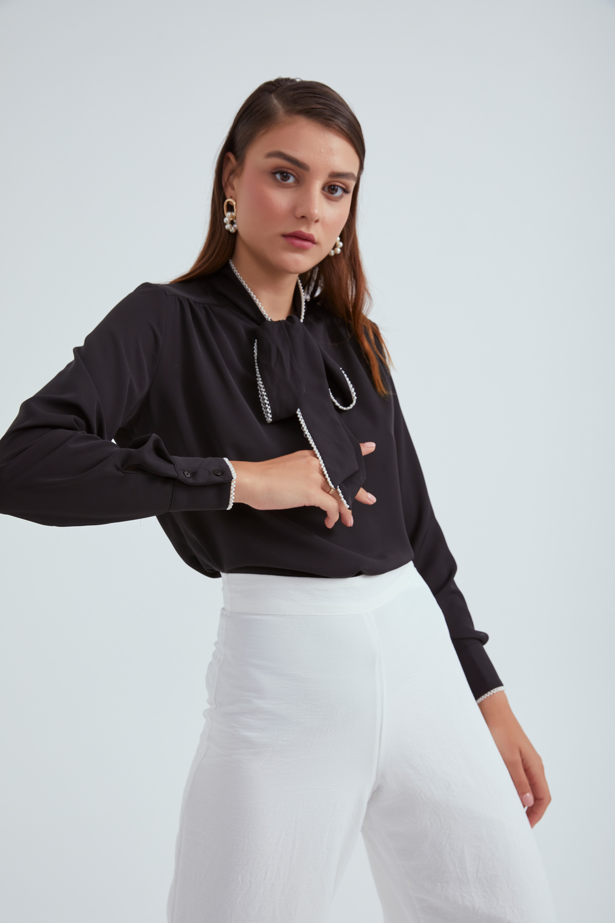 İncili fular detaylı bluz - SİYAH