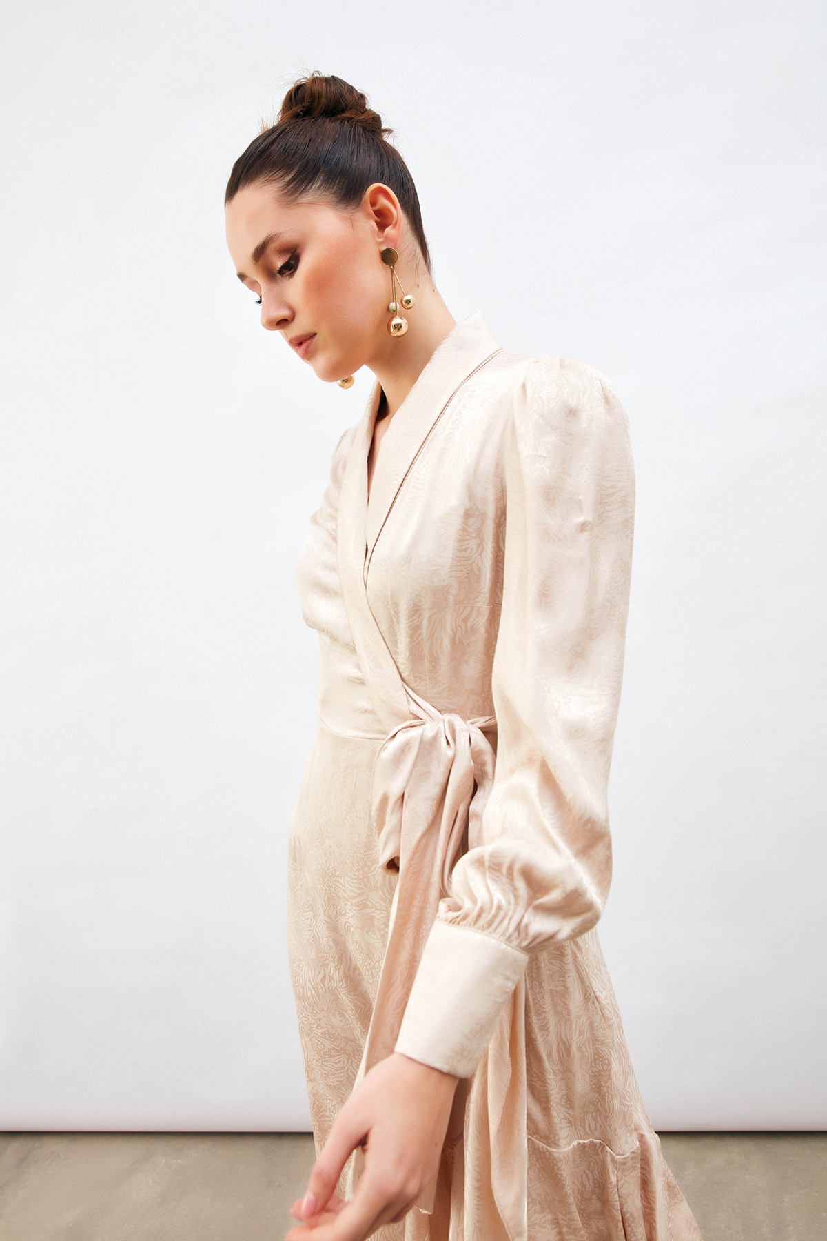 Jakarlı Asimetrik Elbise - BEJ