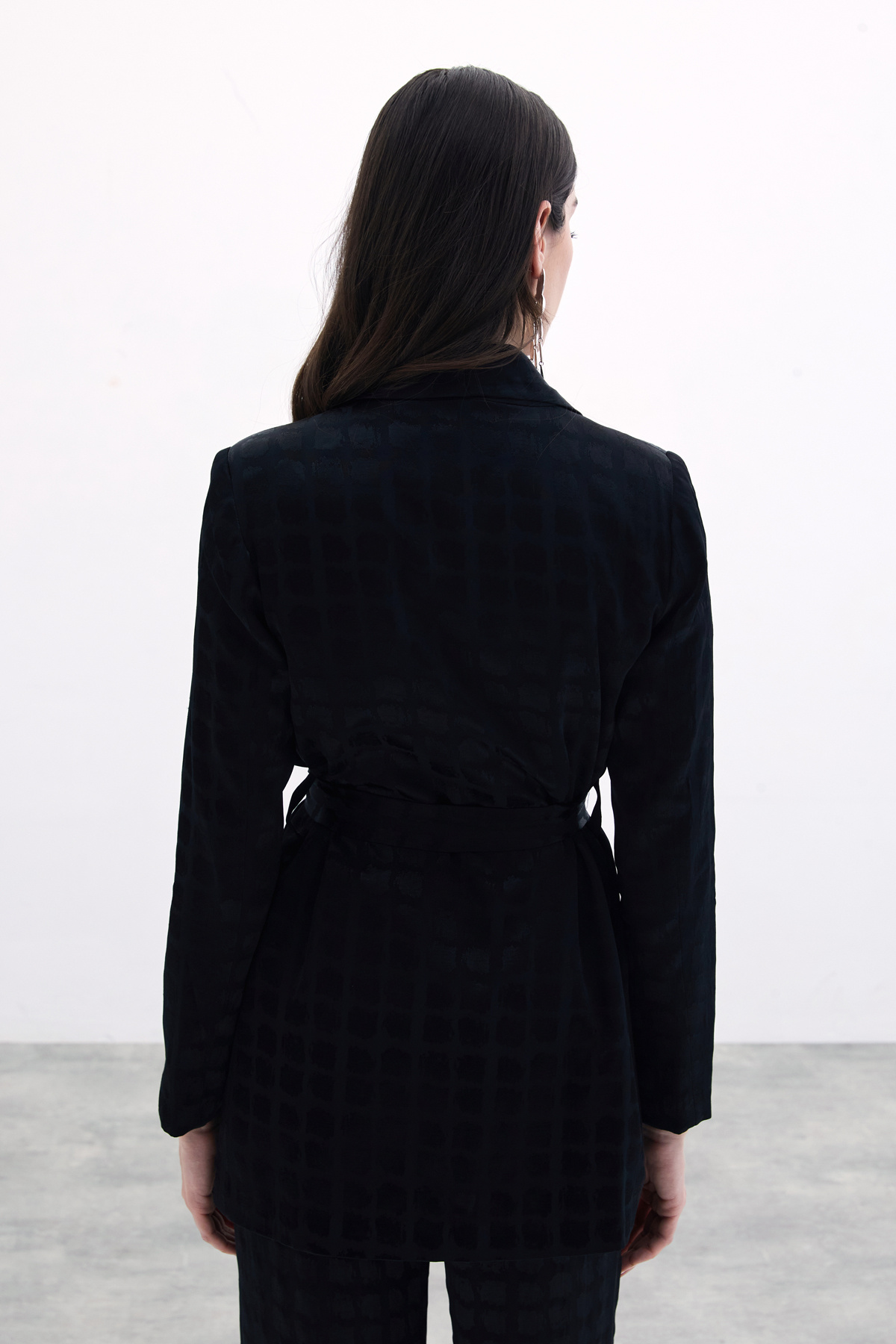 Kare Desenli Kuşaklı ceket - Siyah