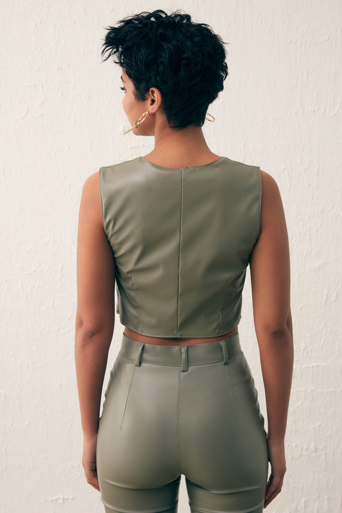 Kare Yaka Deri Crop Bluz - ÇAĞLA YEŞİLİ